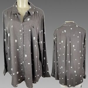 Torrid +2X Gray Skull Star Lightning Bolt Print Button Collar Long Sleeve Shirt